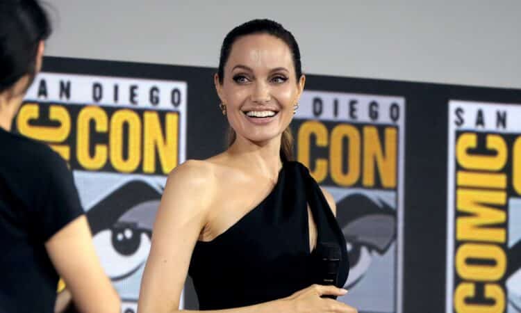 Angelina Jolie renginyje, pristatanti kino projektą